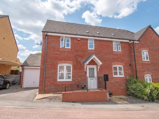 3 bedroom semi detached house for sale