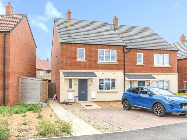3 bedroom semi detached house for sale