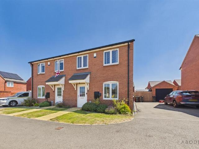 3 bedroom semi detached house for sale