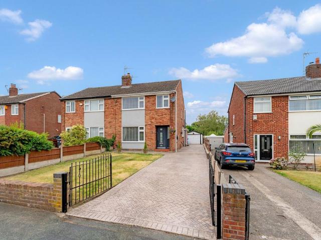 3 bedroom semi detached house for sale