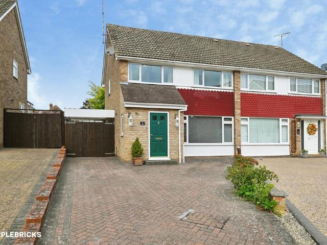 3 bedroom semi detached house for sale