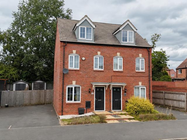 3 bedroom semi detached house for sale