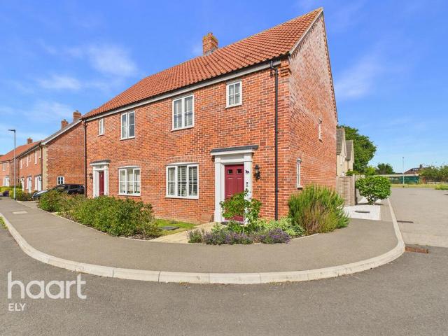 3 bedroom semi detached house for sale