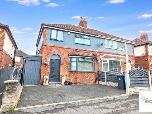 3 bedroom semi detached house for sale