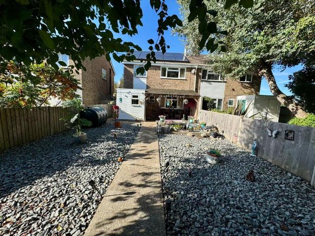 3 bedroom semi detached house for sale