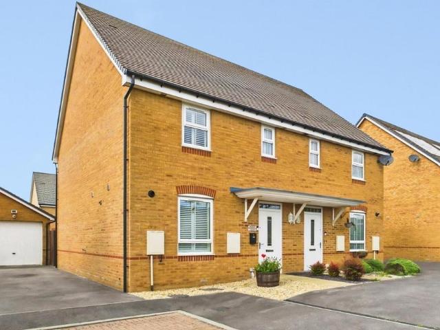 3 bedroom semi detached house for sale