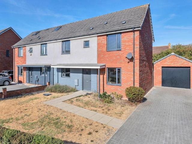 3 bedroom semi detached house for sale