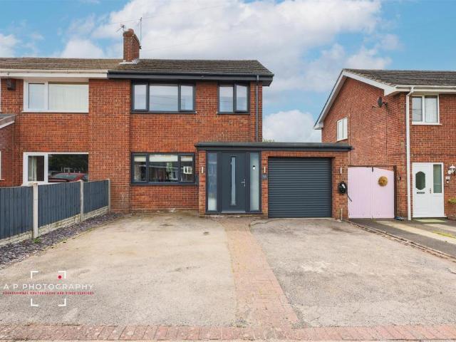3 bedroom semi detached house for sale