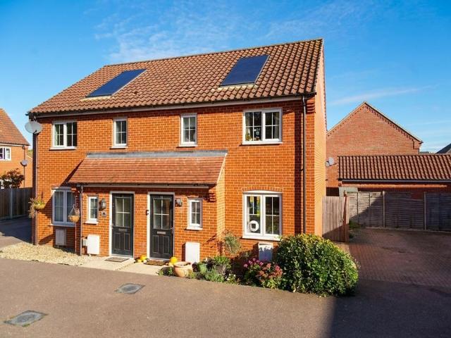 3 bedroom semi detached house for sale