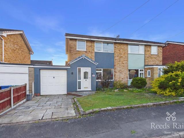 3 bedroom semi detached house for sale