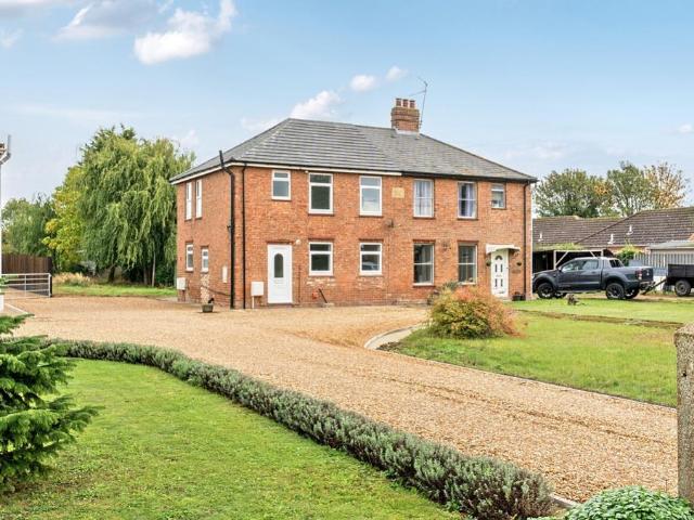 3 bedroom semi detached house for sale