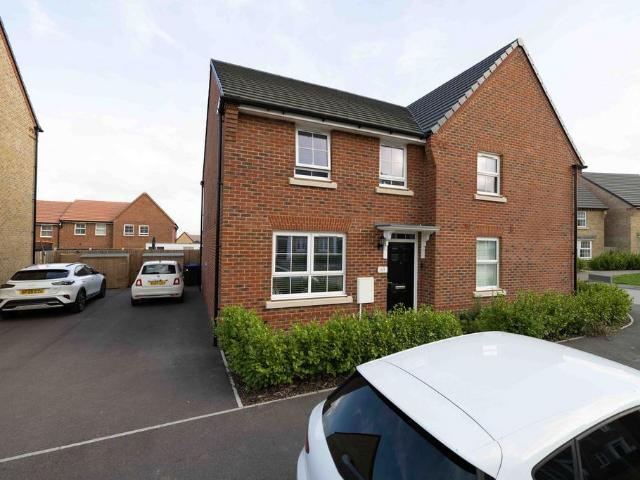 3 bedroom semi detached house for sale