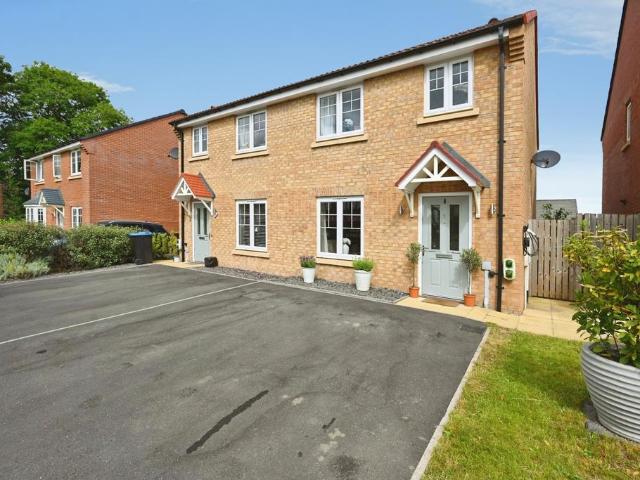 3 bedroom semi detached house for sale