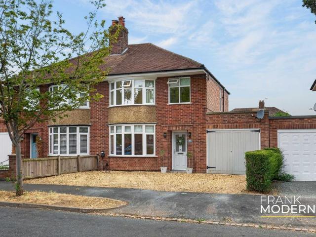 3 bedroom semi detached house for sale