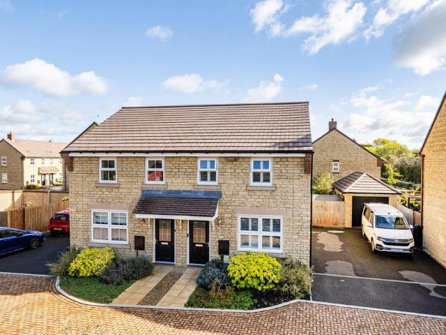 3 bedroom semi detached house for sale