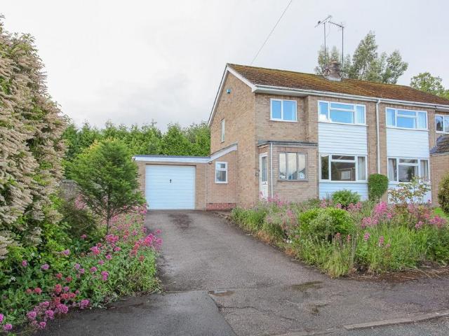 3 bedroom semi detached house for sale