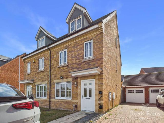 3 bedroom semi detached house for sale