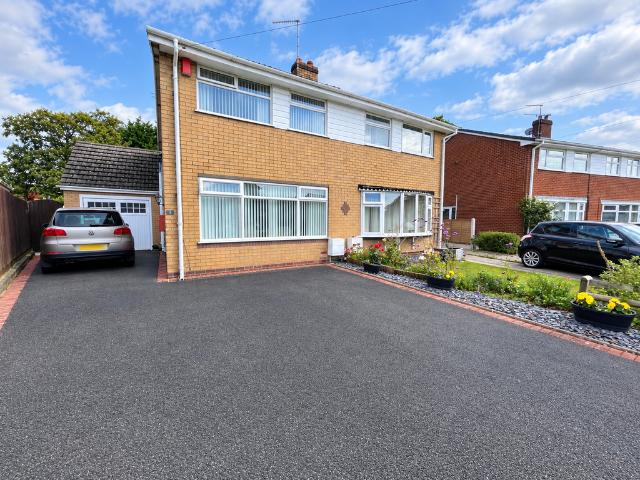 3 bedroom semi detached house for sale