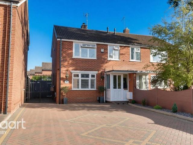 3 bedroom semi detached house for sale