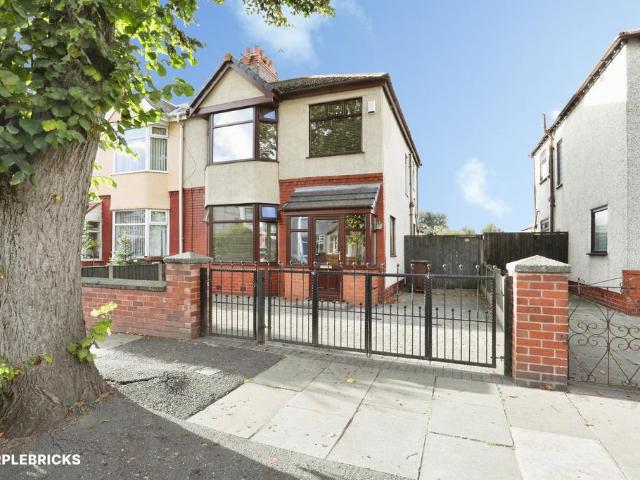 3 bedroom semi detached house for sale