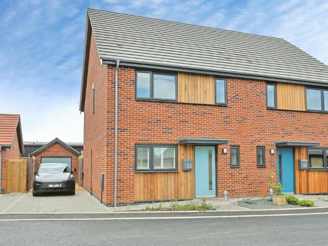3 bedroom semi detached house for sale
