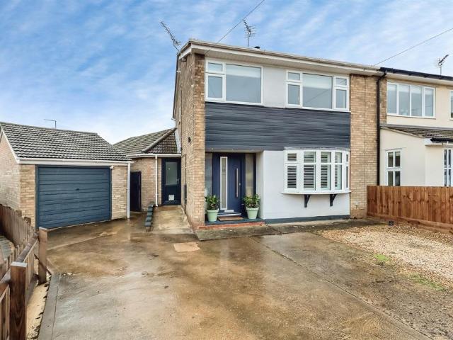 3 bedroom semi detached house for sale
