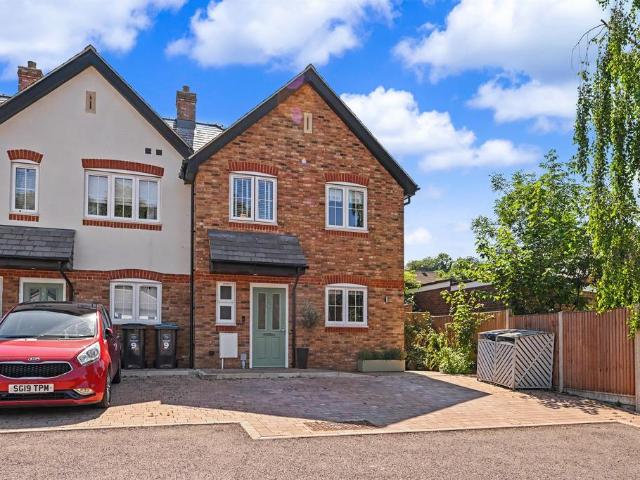 3 bedroom semi detached house for sale