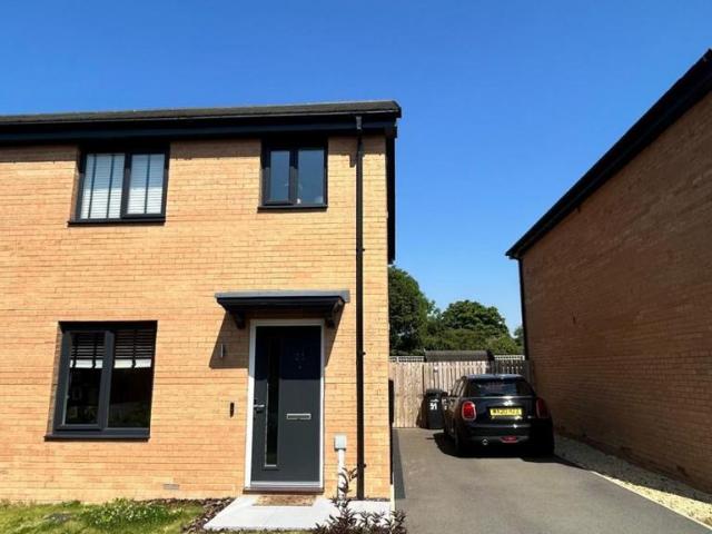 3 bedroom semi detached house for sale