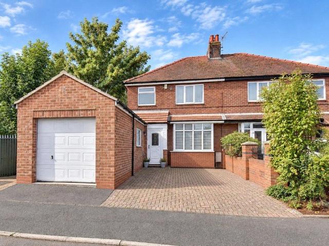 3 bedroom semi detached house for sale