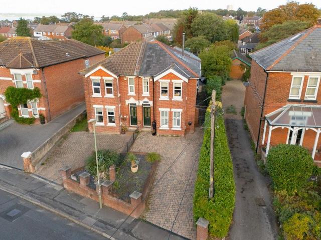 4 bedroom semi detached house for sale