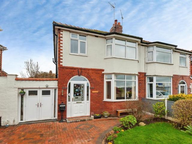3 bedroom semi detached house for sale
