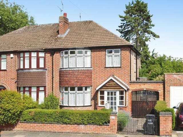 3 bedroom semi detached house for sale
