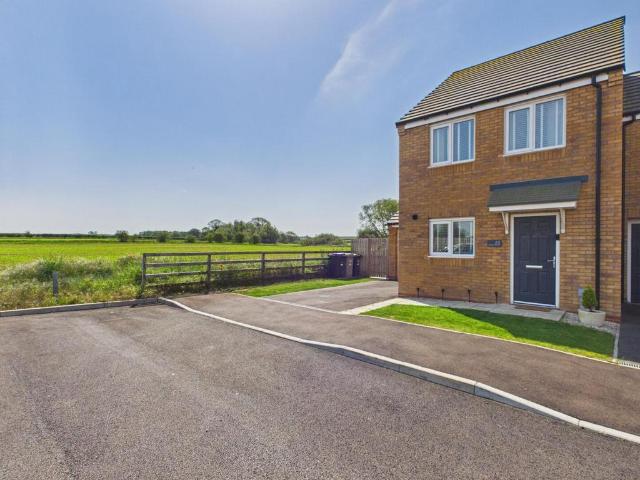 3 bedroom semi detached house for sale