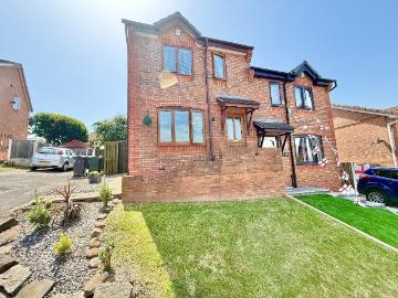 3 bedroom semi detached house for sale