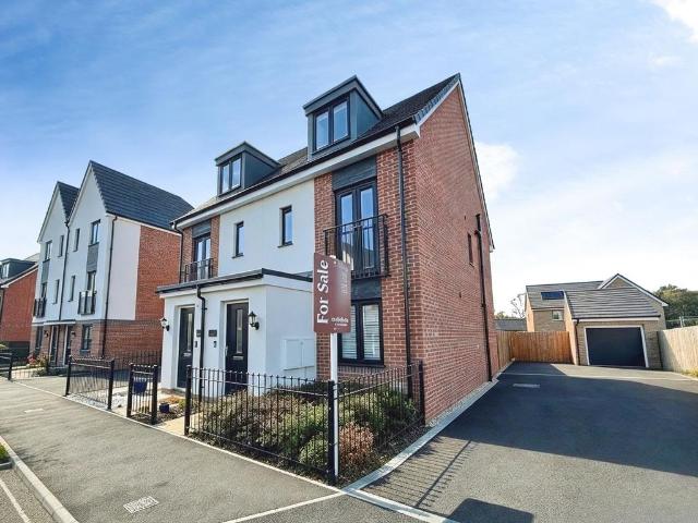 3 bedroom semi detached house for sale