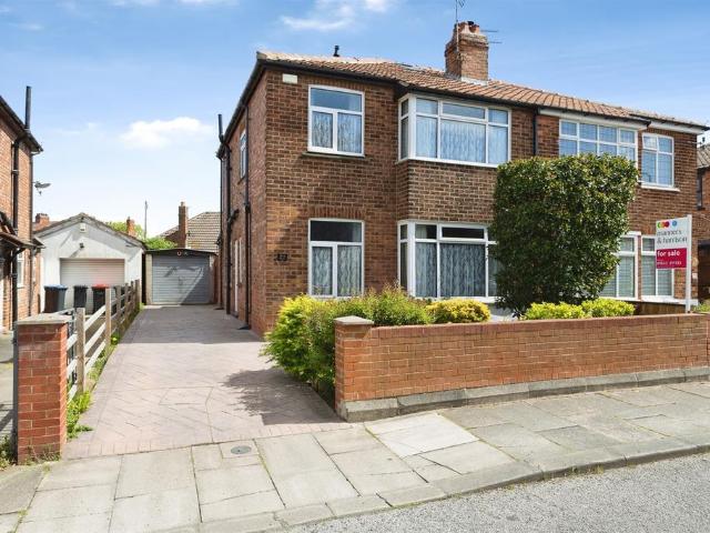 3 bedroom semi detached house for sale