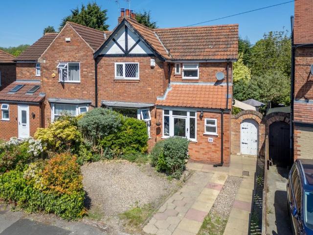 3 bedroom semi detached house for sale