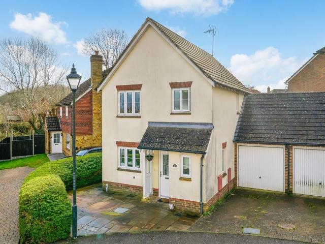 3 bedroom link detached house for sale