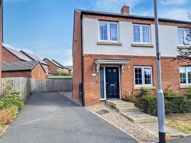 3 bedroom semi detached house for sale
