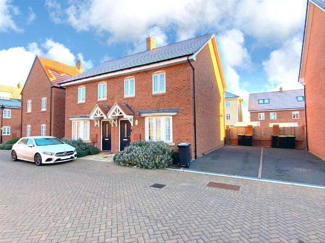 3 bedroom semi detached house for sale