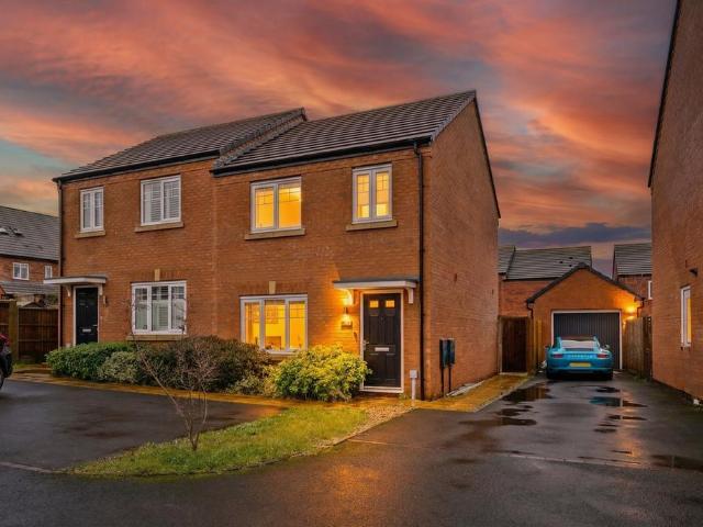 3 bedroom semi detached house for sale