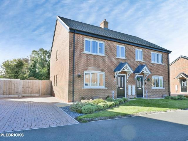 3 bedroom semi detached house for sale