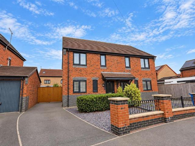 3 bedroom semi detached house for sale