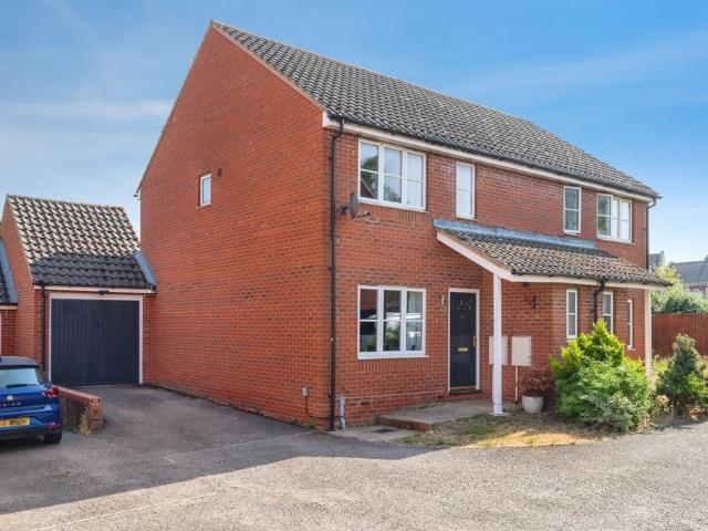 3 bedroom semi detached house for sale