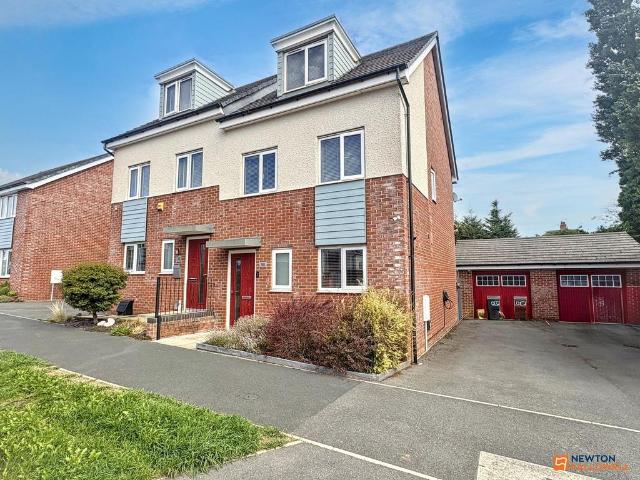 3 bedroom semi detached house for sale