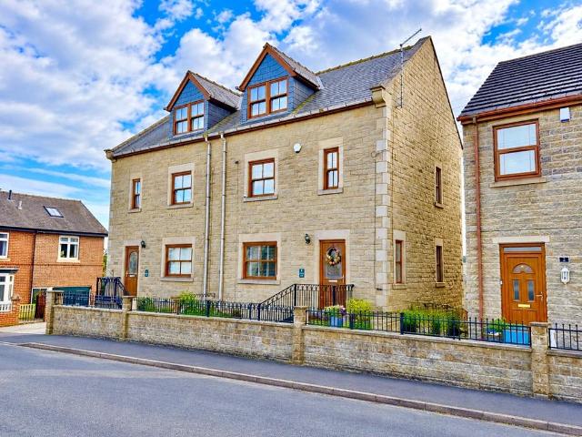 3 bedroom semi detached house for sale
