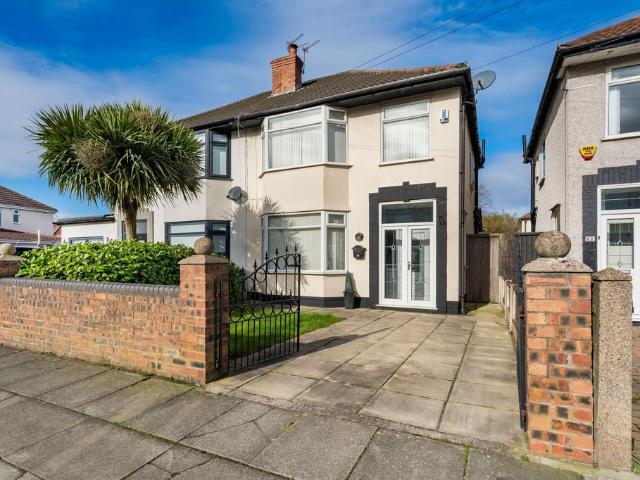 3 bedroom semi detached house for sale