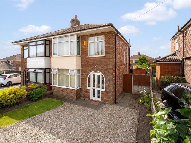 3 bedroom semi detached house for sale