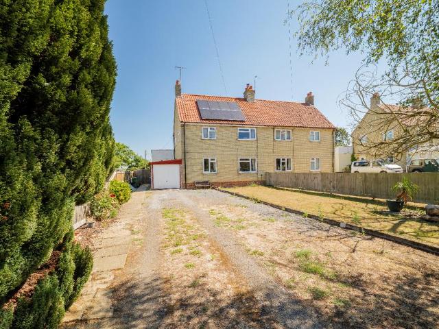 3 bedroom semi detached house for sale