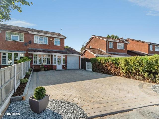 3 bedroom semi detached house for sale
